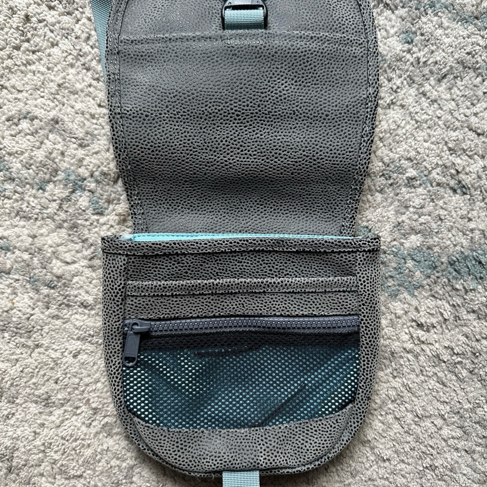 Haiku Crossbody Purse Bag Gray Vegan Pebble Leather Detachable Strap Clutch - Picture 3 of 5